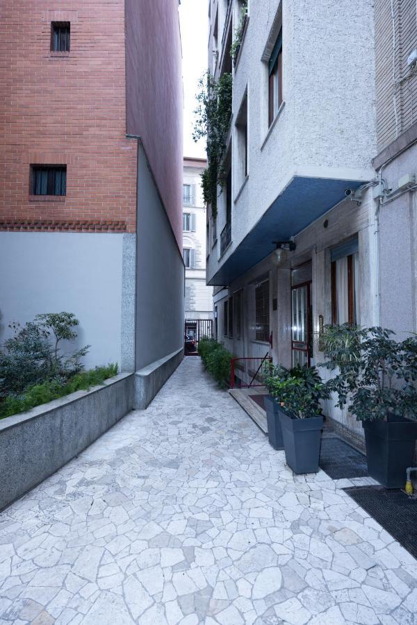 Milan Flat 5 Min From Duomo With Park For Small Cars Экстерьер фото